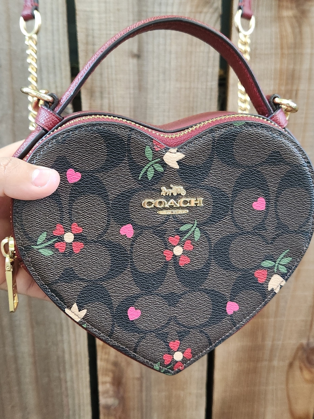 ❤️✨️COACH Signature Floral Heart Crossbody Bag👏🏼✨️ - Picture 3 of 16